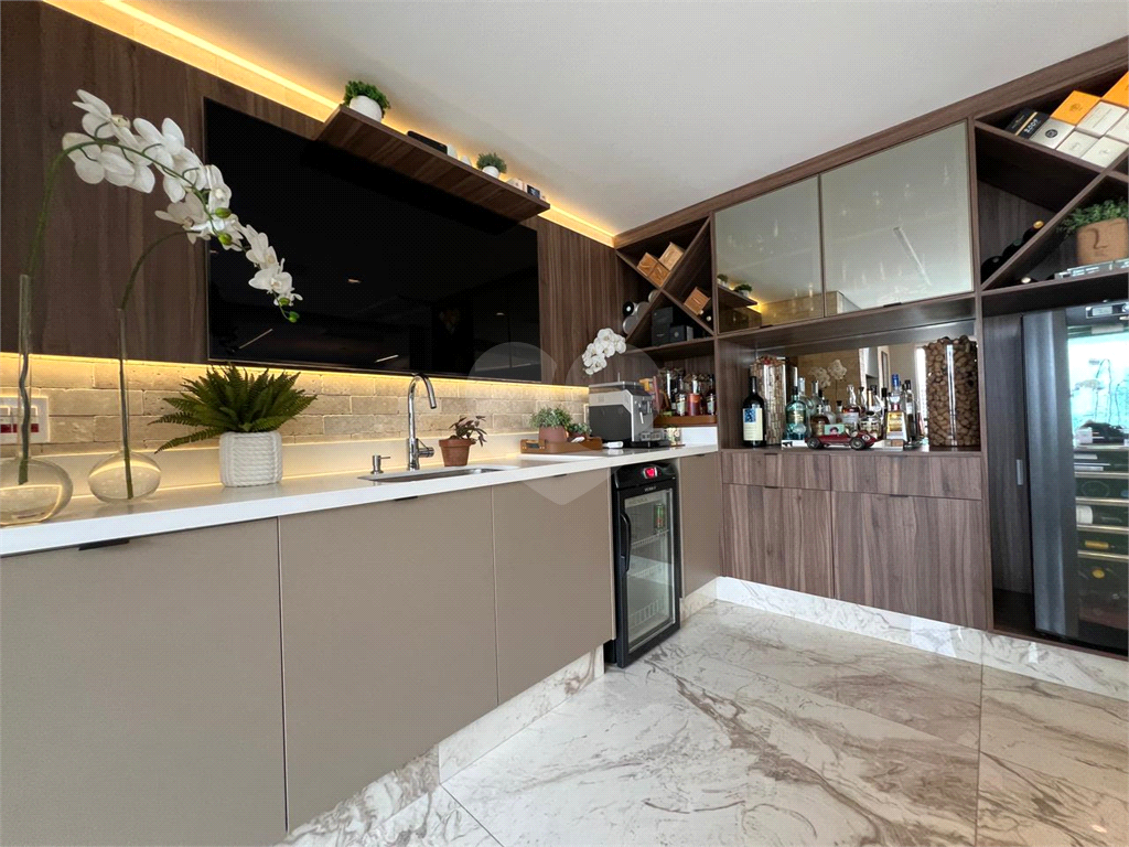 Apartamento de projeto assinado por Mattos Arquitetura