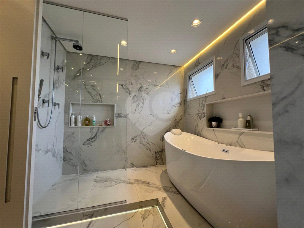 Apartamento de projeto assinado por Mattos Arquitetura