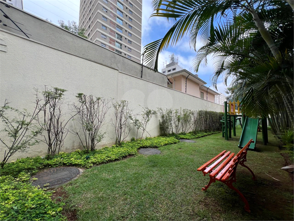 Apartamento de projeto assinado por Mattos Arquitetura