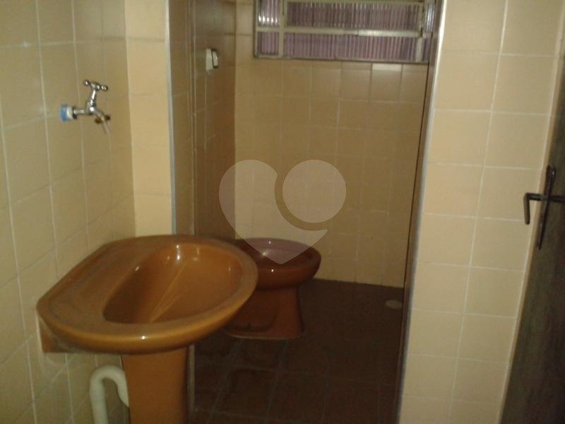 Prédio Comercial para Venda na Vila Bela com Rendimento