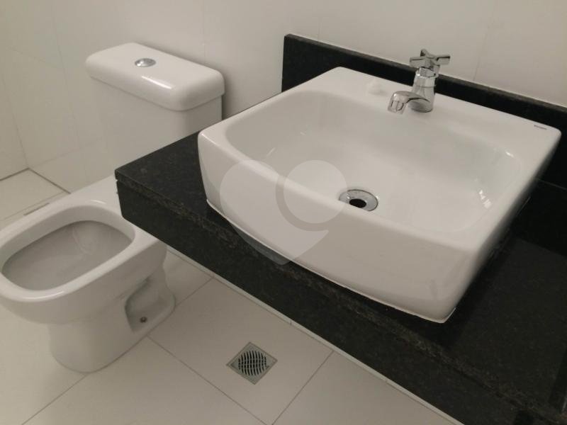 Excelente sobrado (NOVO) 3 Vagas, 3 Dormitórios - Vila Zelina