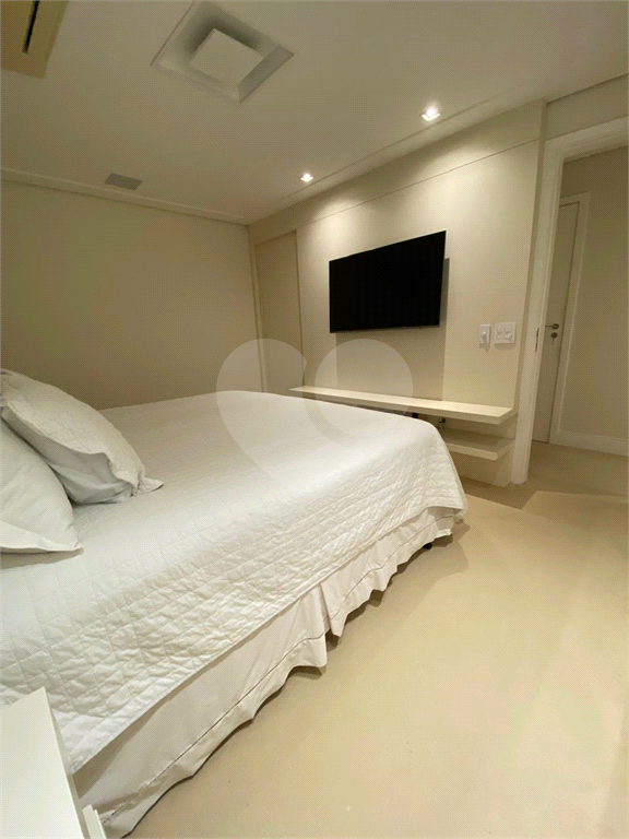 Apartamento à venda no JARDIM PAULISTA com 135 m²