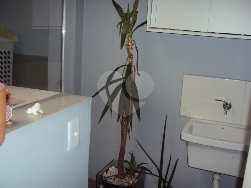 More ao lado do metrô, apartamento todo reformado!