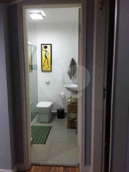 More ao lado do metrô, apartamento todo reformado!