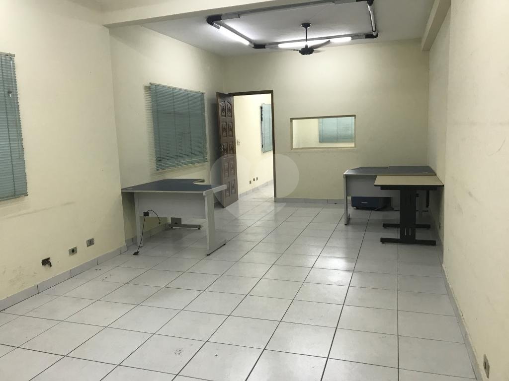 Sobrado à venda e aluguel com 3 quartos, 270m² - Foto 19