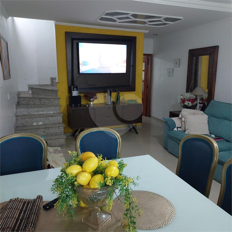 Sobrado em Tucuruvi com excelente localização, 3 dormitórios e garagem para 4 carros.