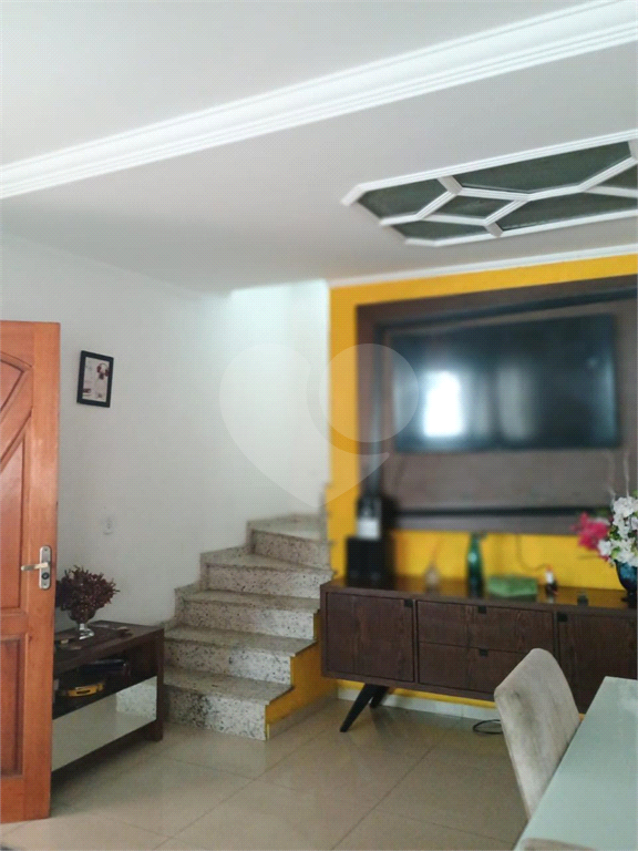 Sobrado em Tucuruvi com excelente localização, 3 dormitórios e garagem para 4 carros.