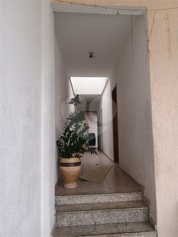 Sobrado em Tucuruvi com excelente localização, 3 dormitórios e garagem para 4 carros.