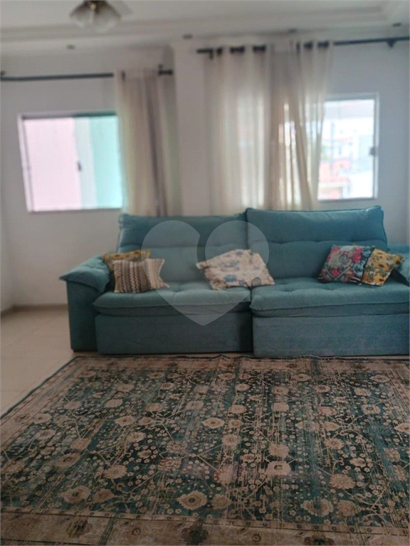 Sobrado em Tucuruvi com excelente localização, 3 dormitórios e garagem para 4 carros.