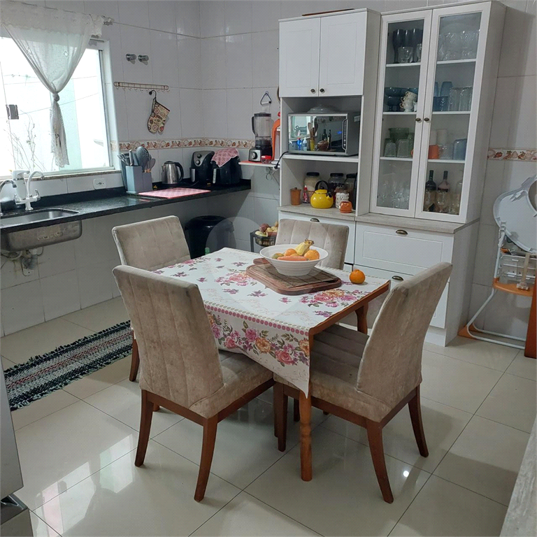 Sobrado em Tucuruvi com excelente localização, 3 dormitórios e garagem para 4 carros.