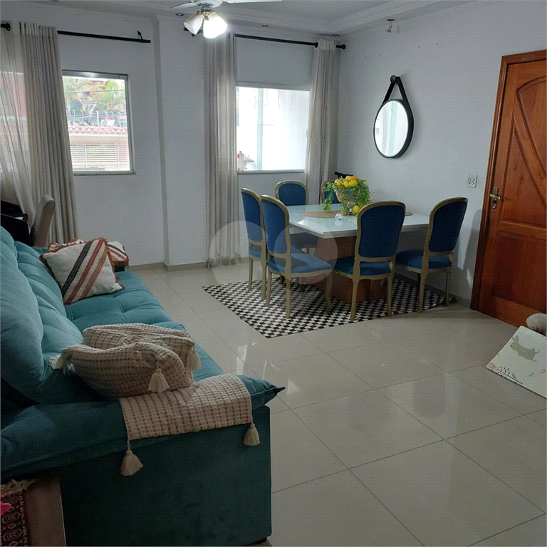 Sobrado em Tucuruvi com excelente localização, 3 dormitórios e garagem para 4 carros.