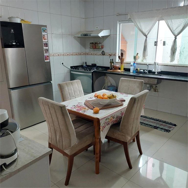 Sobrado em Tucuruvi com excelente localização, 3 dormitórios e garagem para 4 carros.