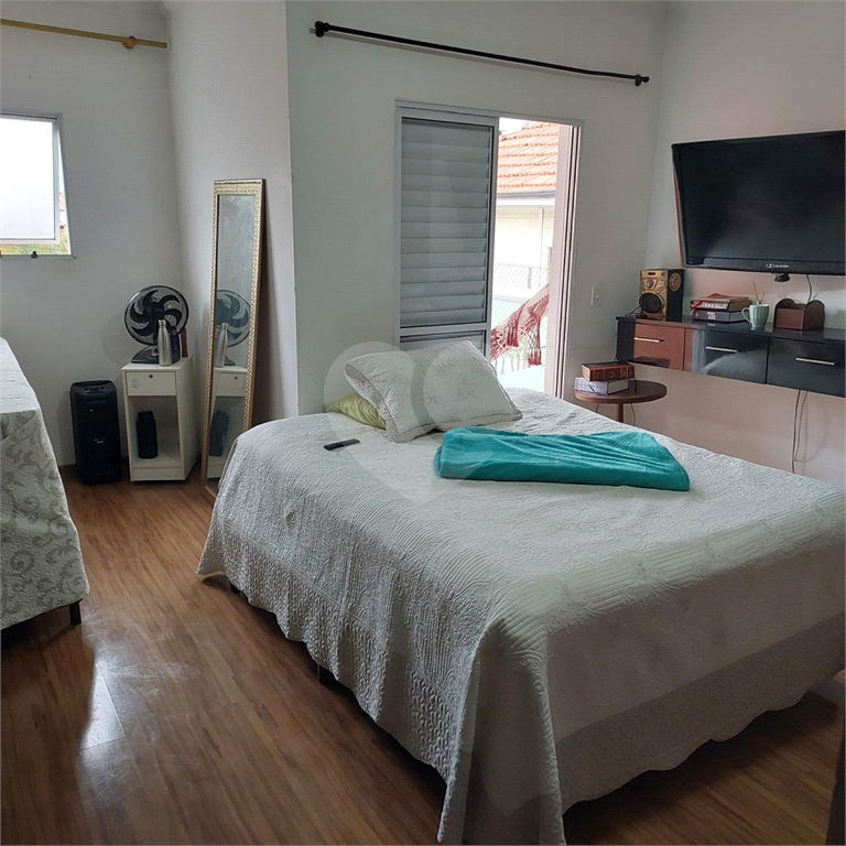 Sobrado em Tucuruvi com excelente localização, 3 dormitórios e garagem para 4 carros.