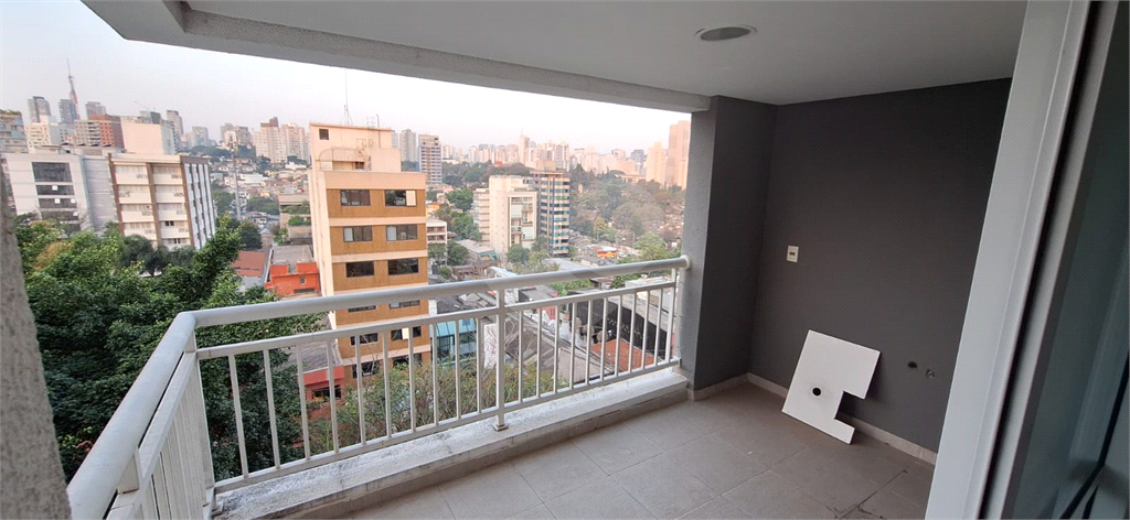 APARTAMENTO em VILA MADALENA