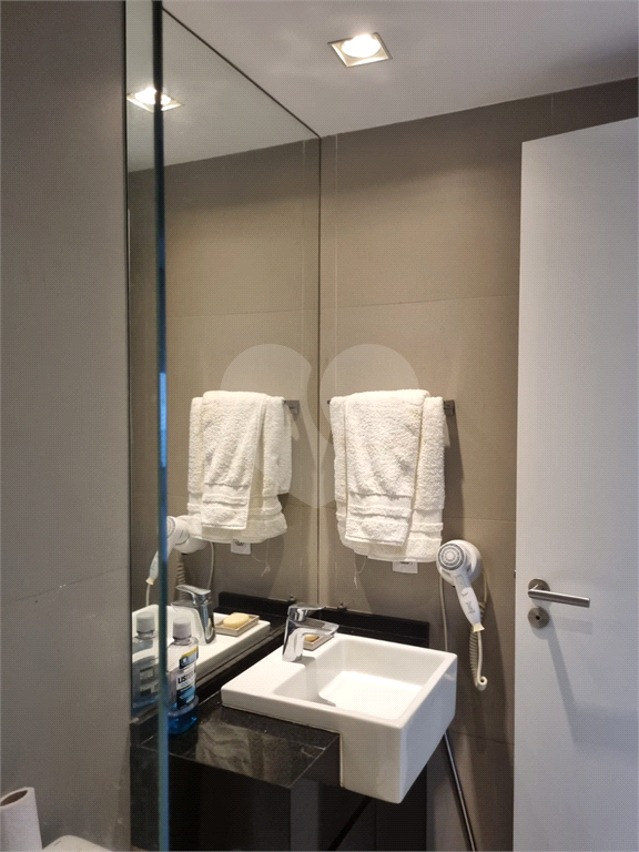 APARTAMENTO em PINHEIROS