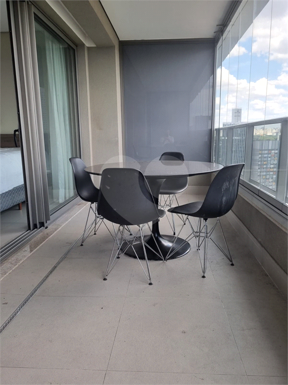 APARTAMENTO em PINHEIROS