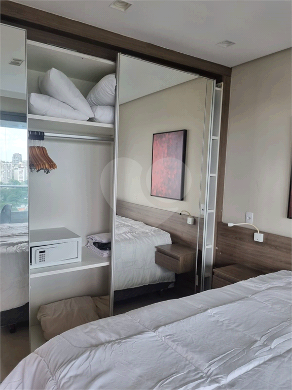 APARTAMENTO em PINHEIROS