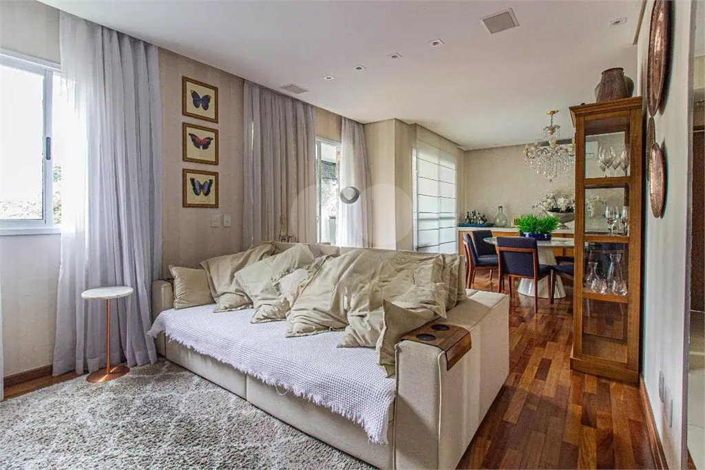 Apartamento na Vila Mariana  3 suítes, varanda gourmet, reformado, lazer completo próximo ao metrô
