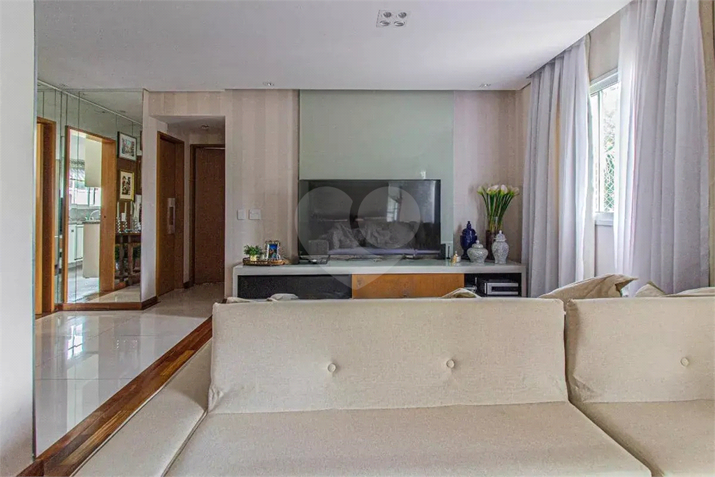 Apartamento na Vila Mariana  3 suítes, varanda gourmet, reformado, lazer completo próximo ao metrô