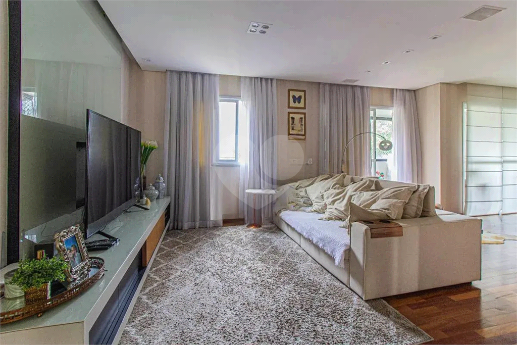 Apartamento na Vila Mariana  3 suítes, varanda gourmet, reformado, lazer completo próximo ao metrô