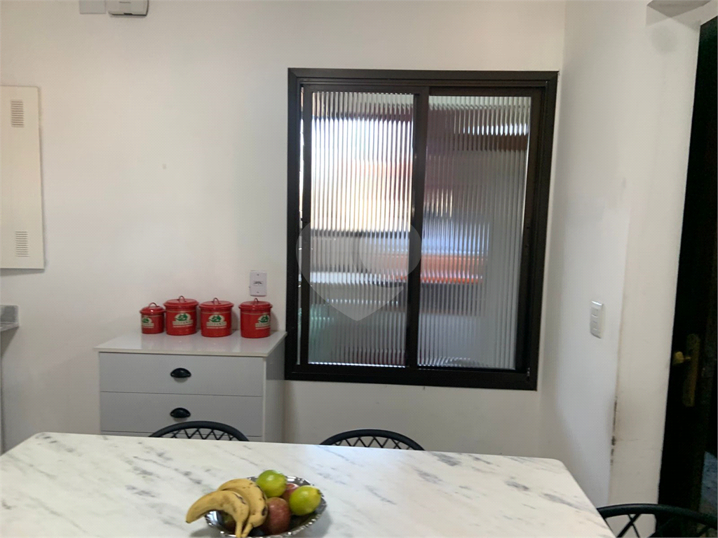 APARTAMENTO em PINHEIROS