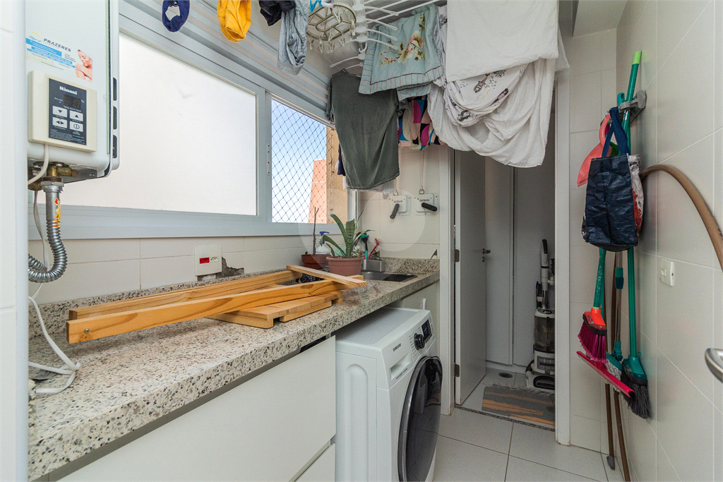 APARTAMENTO em ALTO DE PINHEIROS