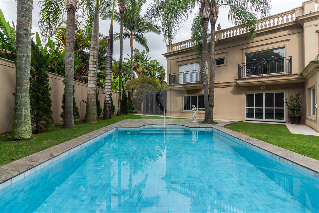 CASA À VENDA COM 4 QUARTOS, 8 VAGAS EM ALTO DE PINHEIROS