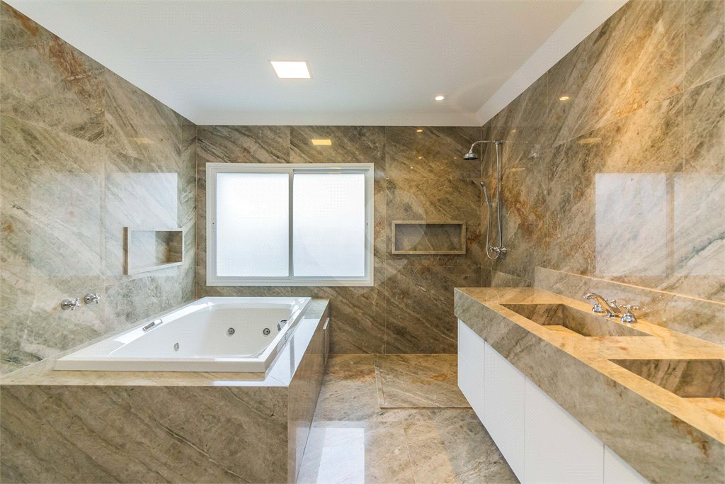 Casa à venda com 4 quartos em  ALTO DE PINHEIROS com 730 m²