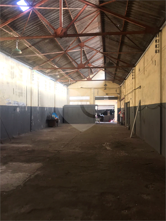 Galpão com 2.700m2 de área construída - Casa Verde