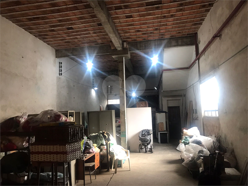 Galpão com 2.700m2 de área construída - Casa Verde