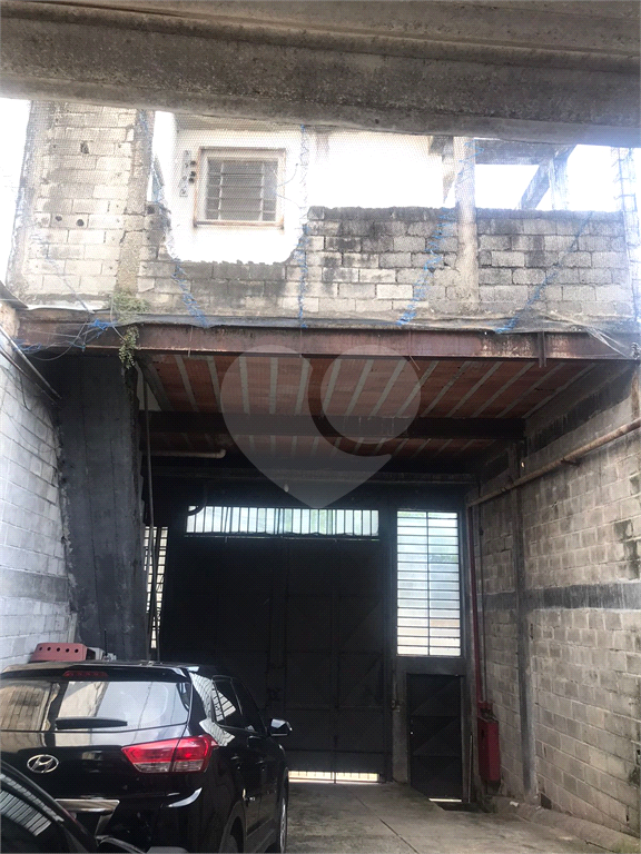 Galpão com 2.700m2 de área construída - Casa Verde