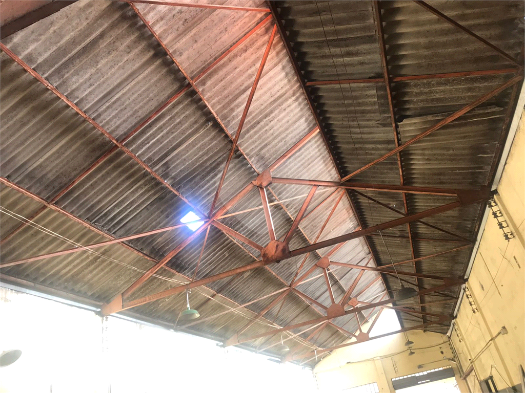 Galpão com 2.700m2 de área construída - Casa Verde