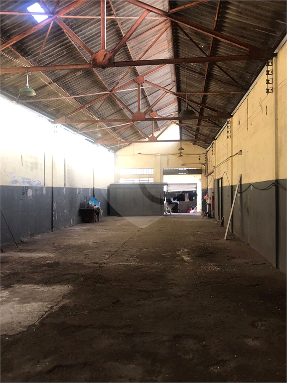 Galpão com 2.700m2 de área construída - Casa Verde