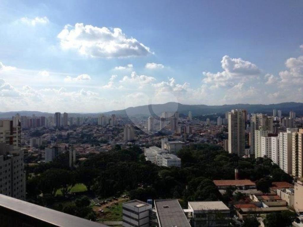 MARAVILHOSA COBERTURA EM SANTANA COM ACABAMENTO EM GRANITO, PISO DE MADEIRA NAS SALAS,REPLETO DE ARM