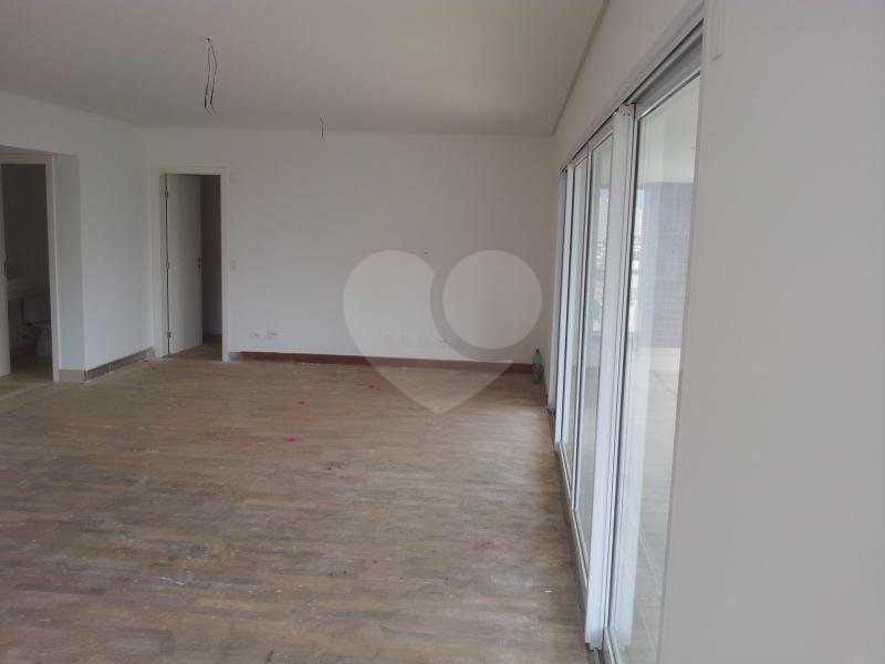 APARTAMENTO em SANTANA