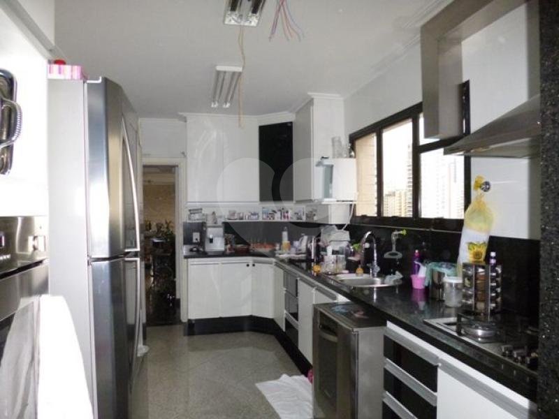 Apartamento à venda com 3 quartos, 215m² - Foto 4