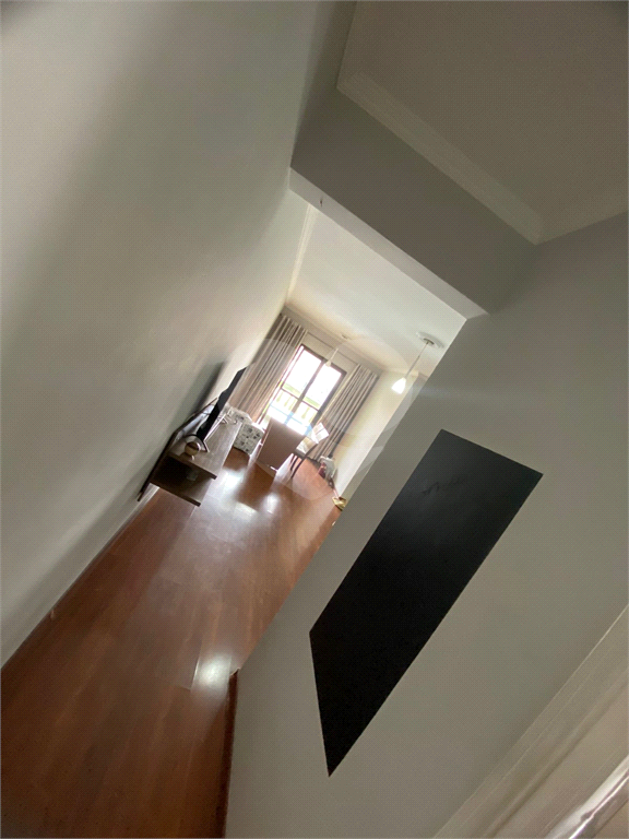 Apartamento de 2 dormitórios e 2 vagas em excelente localização.
