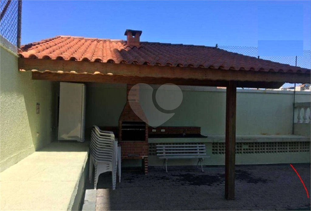 Apartamento de 2 dormitórios e 2 vagas em excelente localização.