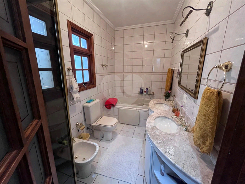 Sobrado para venda com dormitorios sendo 2 suites e 5 vagas e ofuro