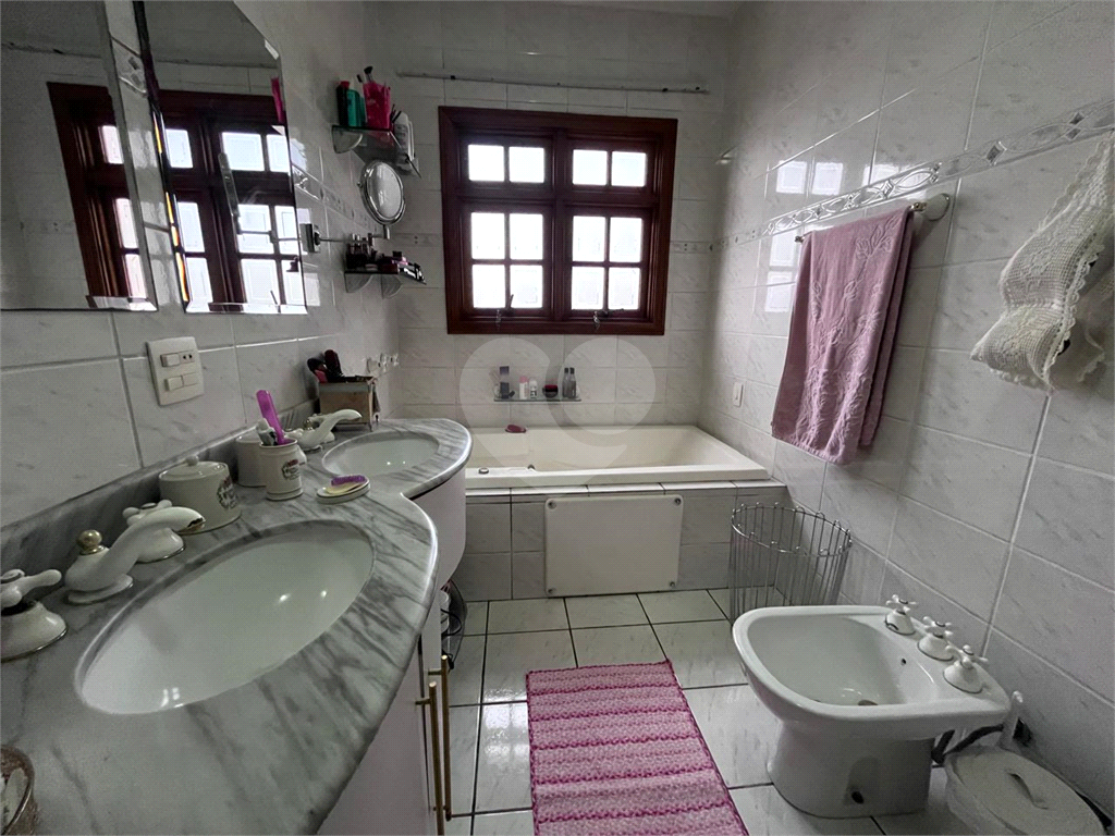 Sobrado para venda com dormitorios sendo 2 suites e 5 vagas e ofuro