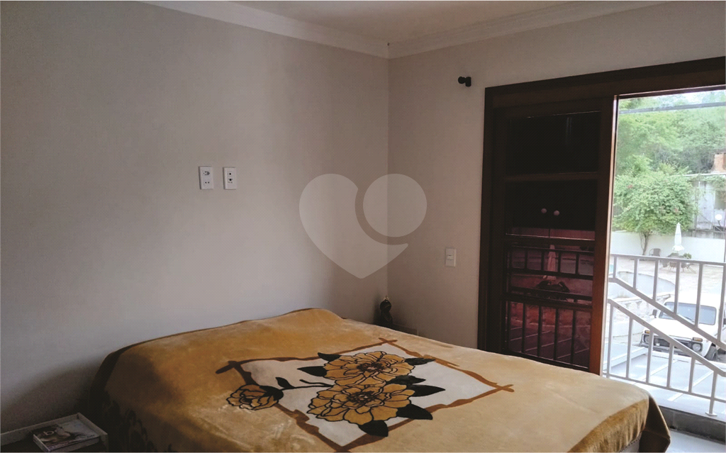 SOBRADO MARAVILHOSO A VENDA EM CONDOMÍNIO FECHADO NO HORTO - 3 DORMS (1 SUÍTE) E 3 VAGAS