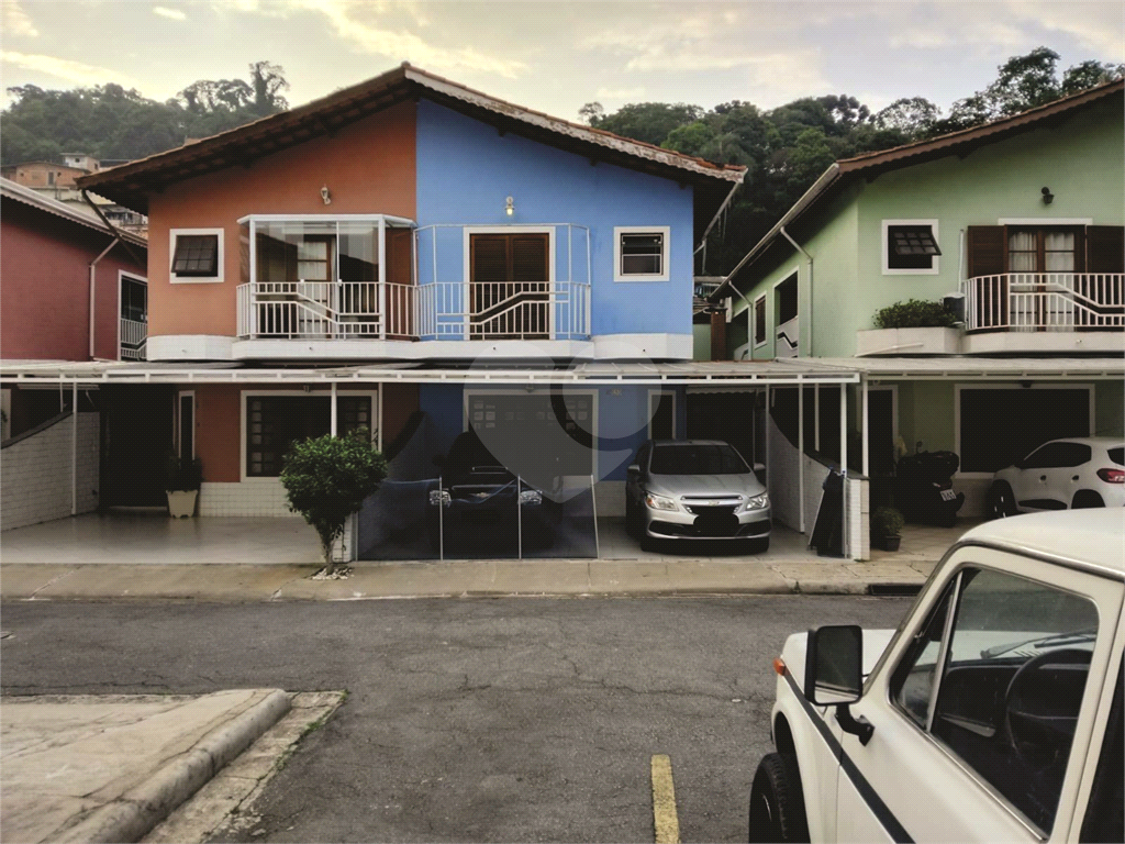 SOBRADO MARAVILHOSO A VENDA EM CONDOMÍNIO FECHADO NO HORTO - 3 DORMS (1 SUÍTE) E 3 VAGAS