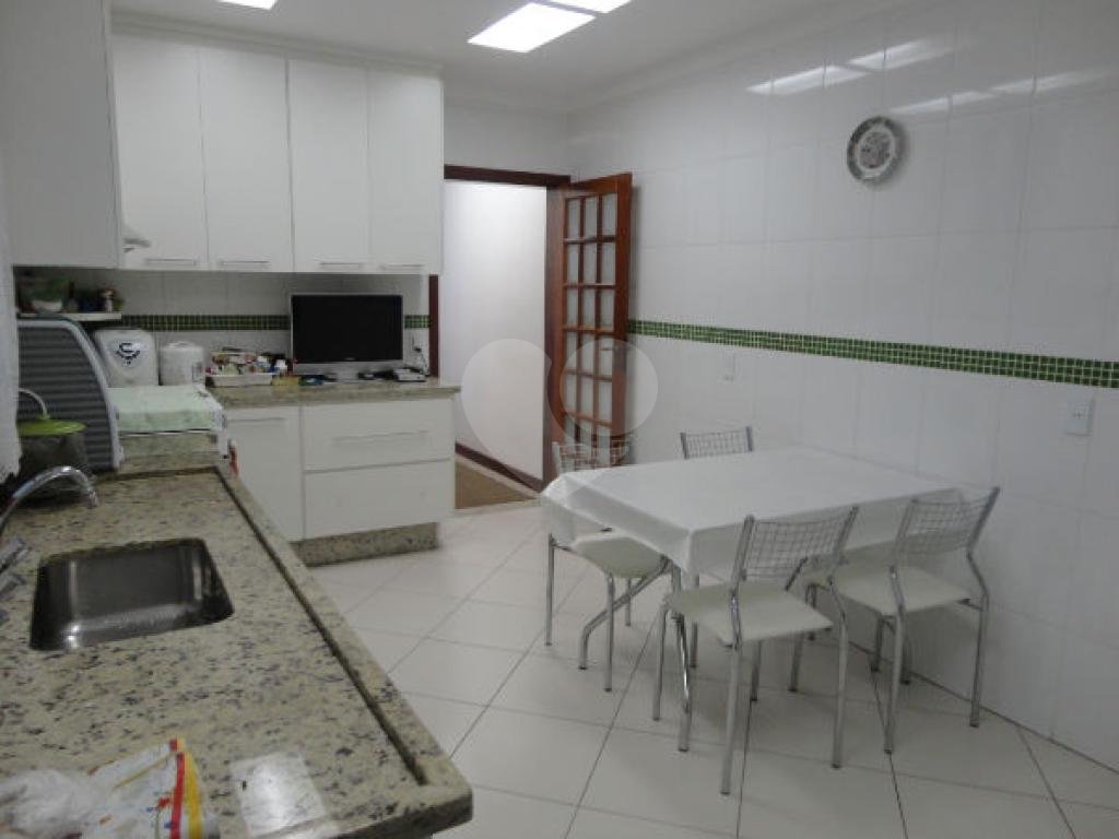 SOBRADO MARAVILHOSO A VENDA EM CONDOMÍNIO FECHADO NO HORTO - 3 DORMS (1 SUÍTE) E 3 VAGAS