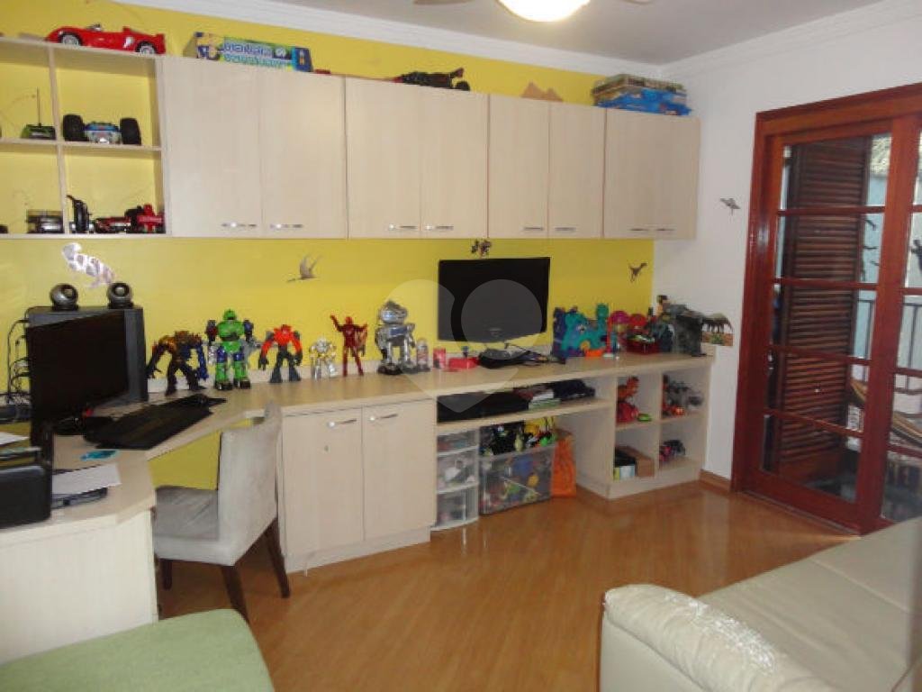 SOBRADO MARAVILHOSO A VENDA EM CONDOMÍNIO FECHADO NO HORTO - 3 DORMS (1 SUÍTE) E 3 VAGAS