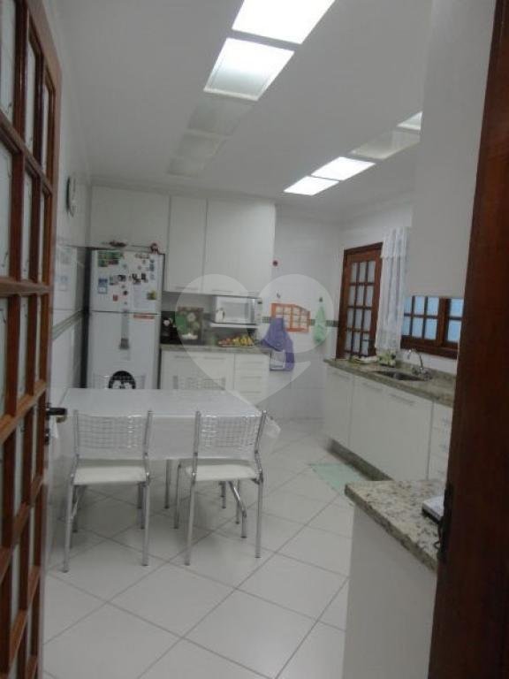 SOBRADO MARAVILHOSO A VENDA EM CONDOMÍNIO FECHADO NO HORTO - 3 DORMS (1 SUÍTE) E 3 VAGAS