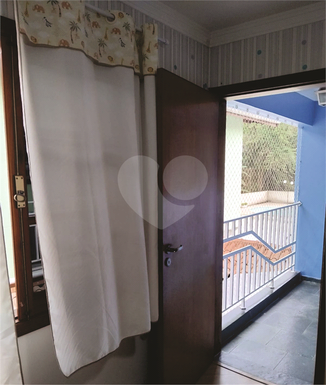 SOBRADO MARAVILHOSO A VENDA EM CONDOMÍNIO FECHADO NO HORTO - 3 DORMS (1 SUÍTE) E 3 VAGAS