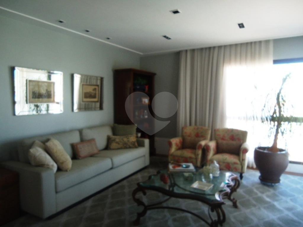 APARTAMENTO em ÁGUA FRIA