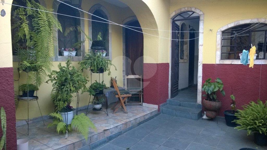 CASA TÉRREA COM 2 MORADIAS A VENDA NO BAIRRO DE SANTA TEREZINHA - 200M2 DE TERRENO