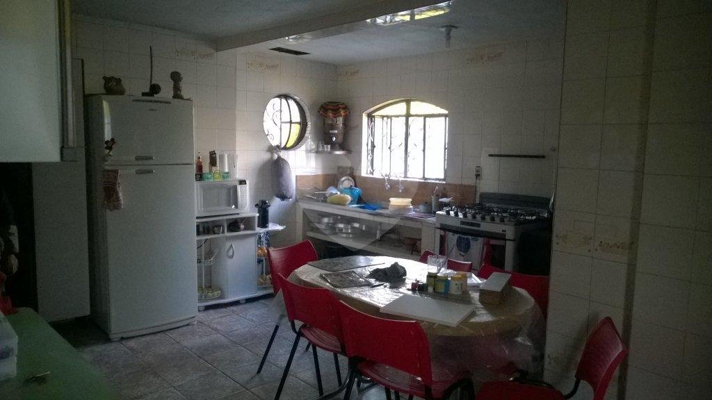 CASA TÉRREA COM 2 MORADIAS A VENDA NO BAIRRO DE SANTA TEREZINHA - 200M2 DE TERRENO
