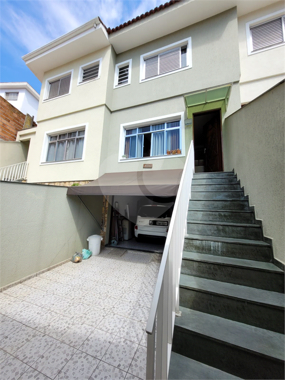 SOBRADO A VENDA NA VILA NIVI COM 2 DORMS. E 3 VAGAS DE GARAGEM